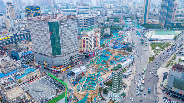 友谊大厦拆除陷入搁置后,小业主们也陷入困局:月租近4千元的房屋如今1