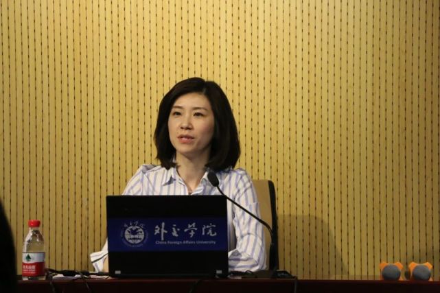 履新的女神翻译张璐惊艳的临场反应来自于十年如一日的刻苦努力