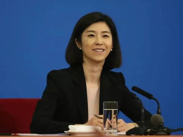 履新的女神翻译张璐惊艳的临场反应来自于十年如一日的刻苦努力