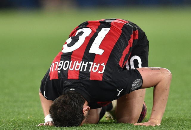 欧冠资格岌岌可危!ac米兰0-3拉齐奥,多纳鲁马有说有笑被痛批!