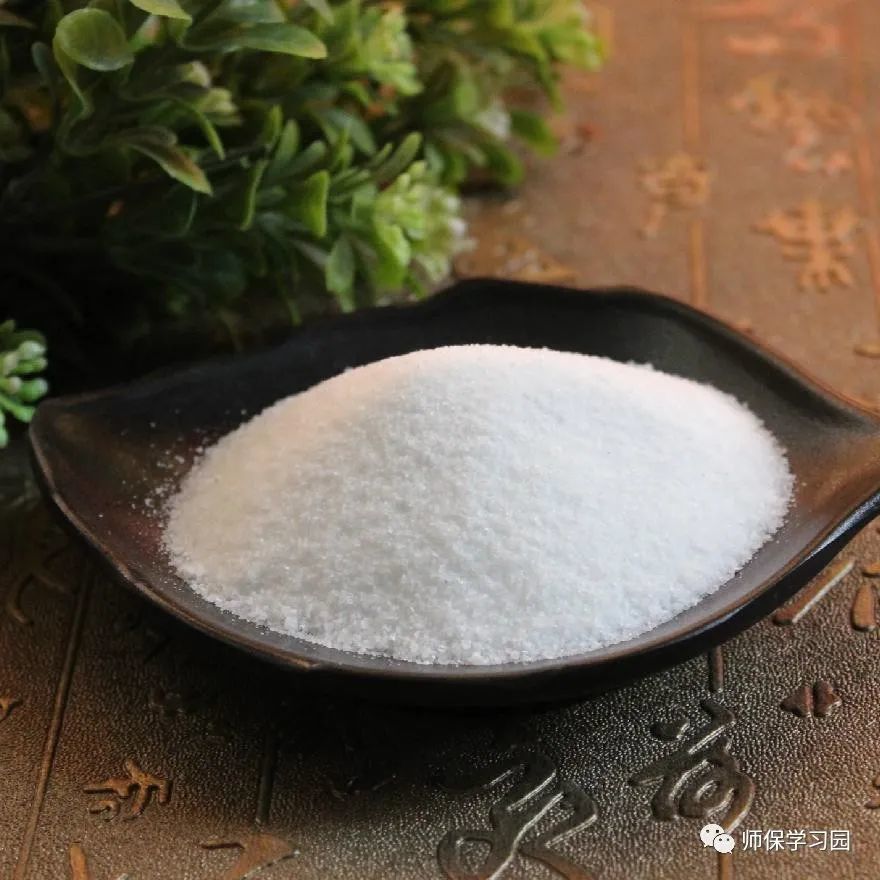 硝石粉  图片来源于百度火药的主要成分是硝石,秦汉魏晋写作消石,入水