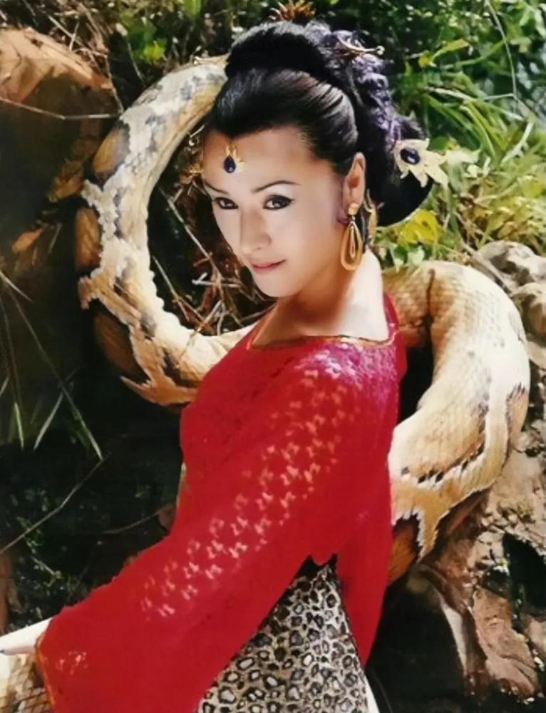 孙悟空帮助百姓降蟒蛇精的故事