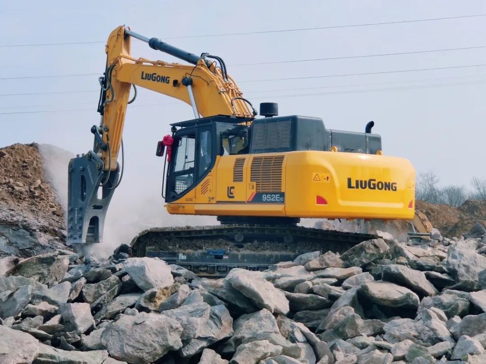 前方高能这挖掘机打锤姿势有一绝