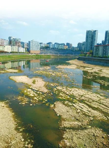 云南保山,湖南湘潭,广西崇左,山西清徐县等都存在将污水直排江河,污染