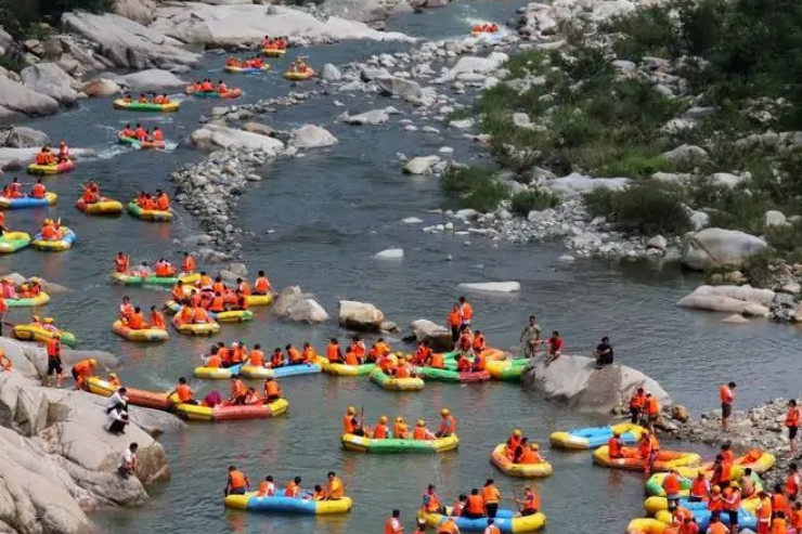 可以找到2个景区,一个是黄河西滩,一个是万荣西滩,这两个西滩景区距离