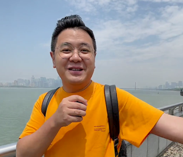 大logo真实身份被扒分文不花吃一天10块钱吃海鲜大餐
