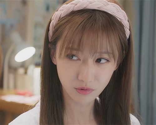 他在逆光中告白女主7岁开始拍戏杨紫的大学同学同人不同命