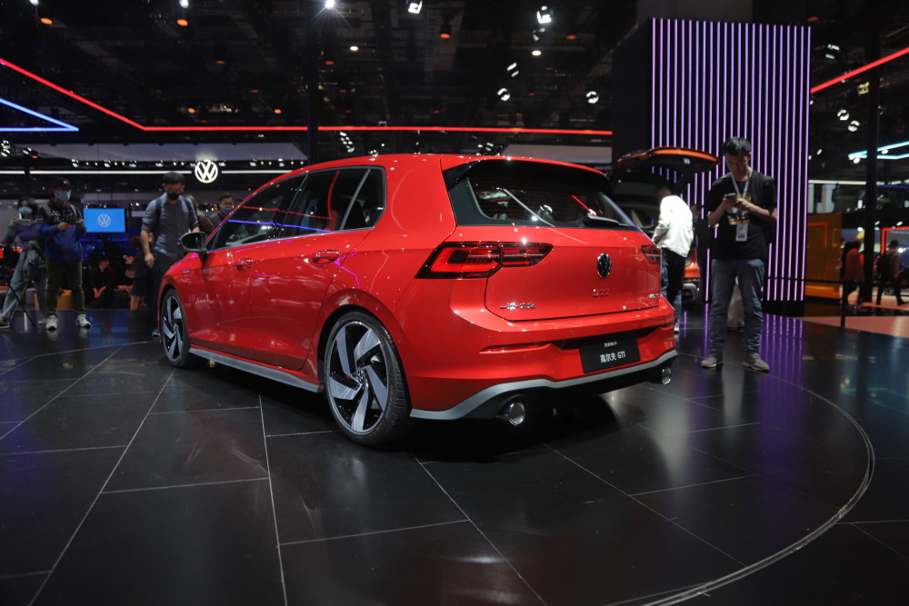 上海车展全新高尔夫gti实拍7秒多的加速还叫钢炮么