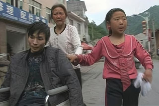 变形记里农村女孩王红林,去城市后染上公主病,回村哭着要富爸爸