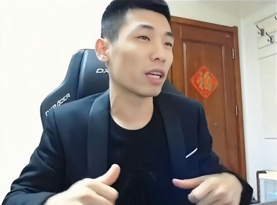 dnf同样穿西装大硕穿出服务员味道茶哥像破了产他全场最帅