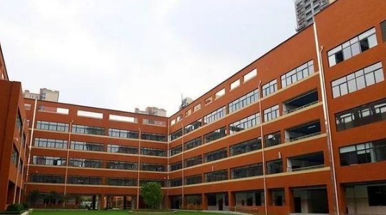水山樾城49中分校是水山樾城小区配套学校,目前学校仍在建设中,开发