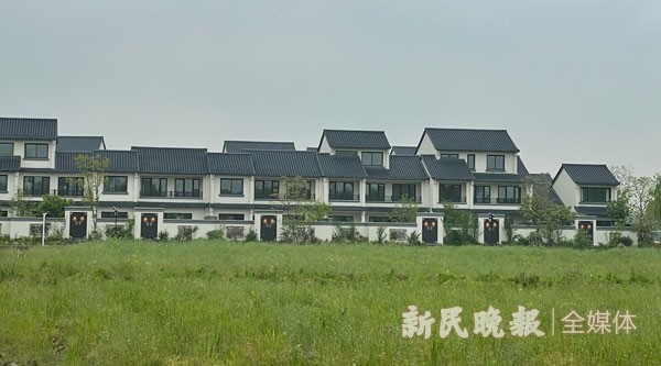 白墙黛瓦,江南庭院,今天上午"乡悦华亭"联一村农民相对集中居住平移