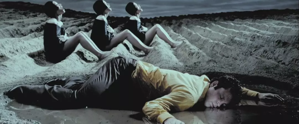 关于进入大脑的电影我们看过很多了,比如《盗梦空间》,闯入别人的梦境