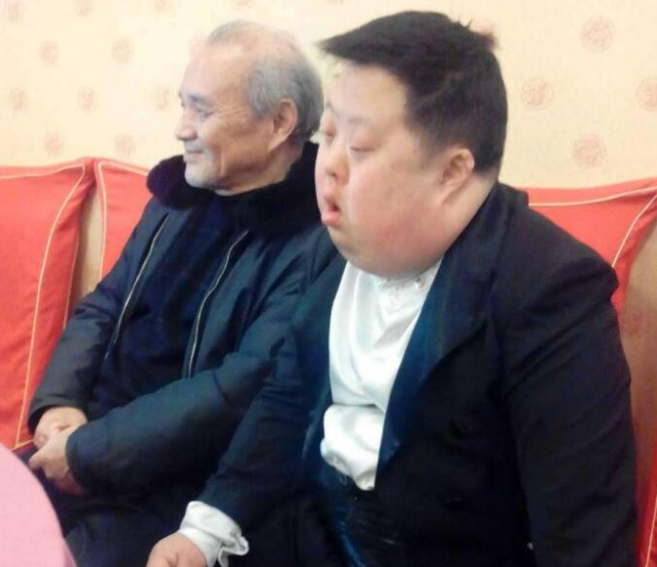 还记得"天才指挥家"周周吗?4.8万月薪的唐氏儿,现状令人感慨_腾讯新闻