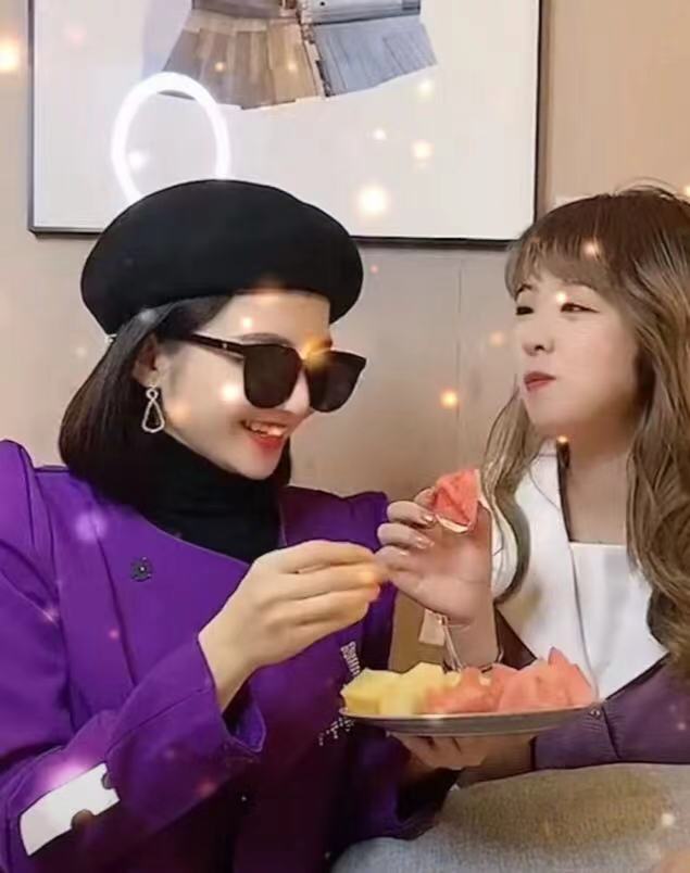 郝一点被万小七坑惨了?新合拍暴露双下巴,121斤身材全曝光了_腾讯新闻