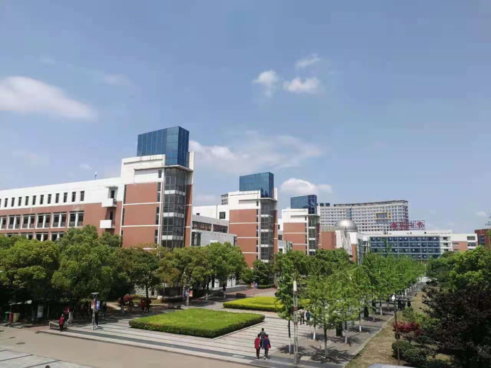 南昌二中红谷滩雅苑路校区南昌二中(初中部红谷滩校区)南昌二中苏圃路