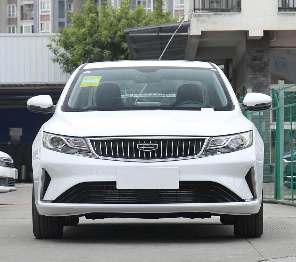 8万元买辆自动挡轿车,国民家轿帝豪gl和合资优秀生英朗你选谁?