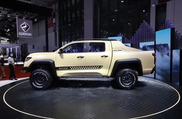 长城炮龙弹版亮相两个备胎氮气减振搭20t发动机