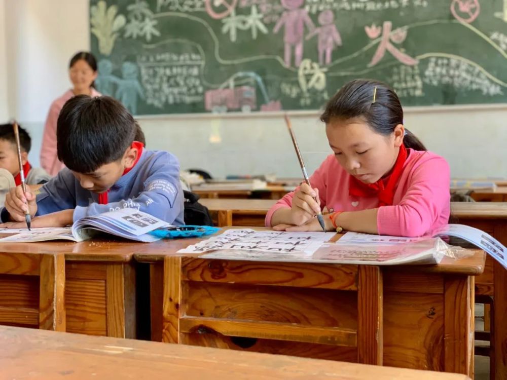 近视率几乎为零这所乡村学校暖到了记者特别关注