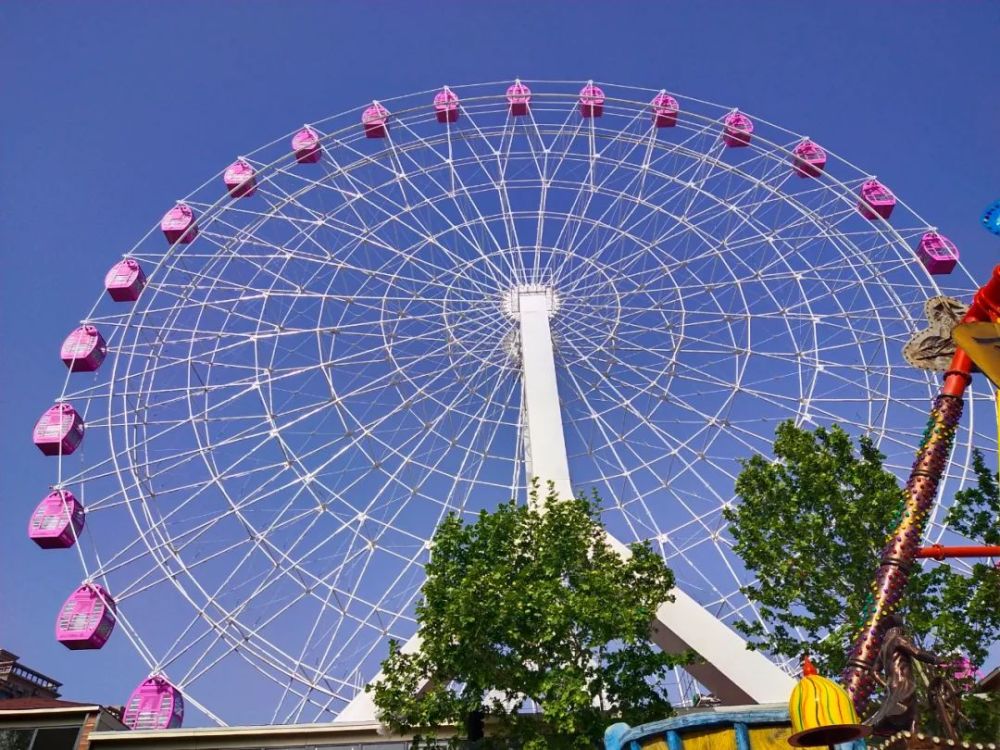 一圈13分14秒石家庄水上公园新建摩天轮还有绚丽灯光秀