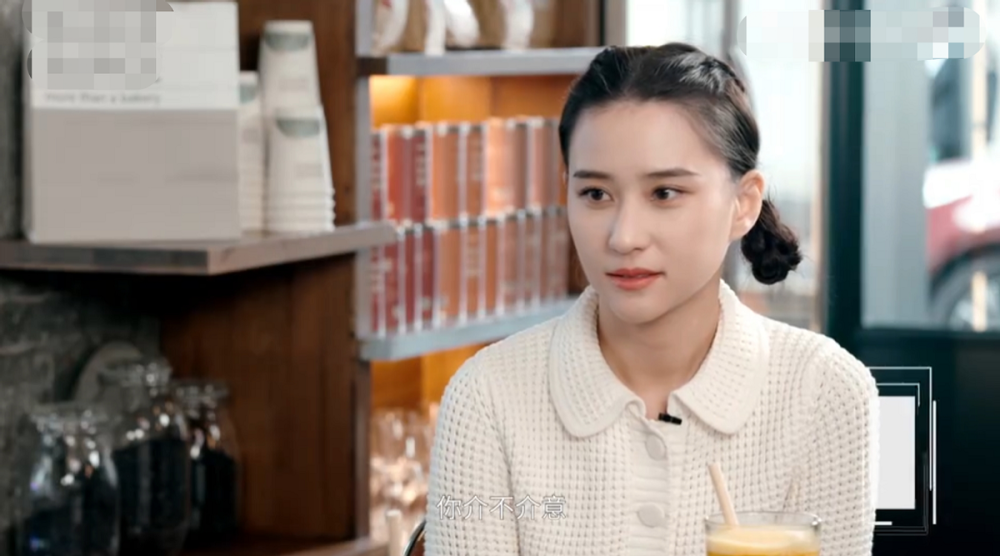 何超莲接受刘嘉玲采访,揭秘赌王从来不赌,承认因身份获得便利