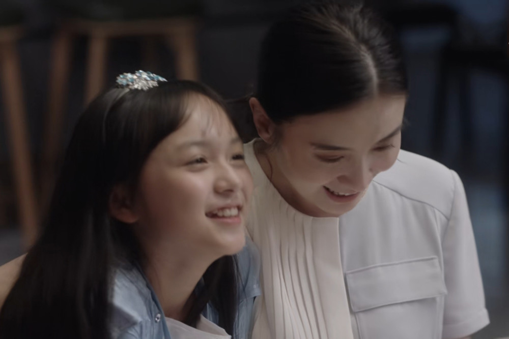 电视剧《小舍得》剧照结语颜子悠曾经哭诉妈妈只爱"考满分的我",夏