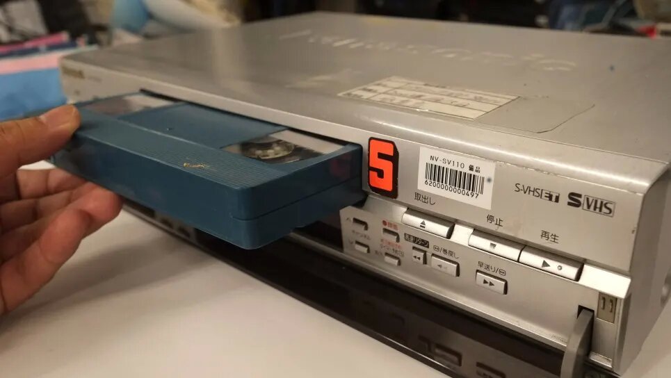 我记不太清楚了,不过我发誓我没有租过录像带,因为我根本不喜欢看电视