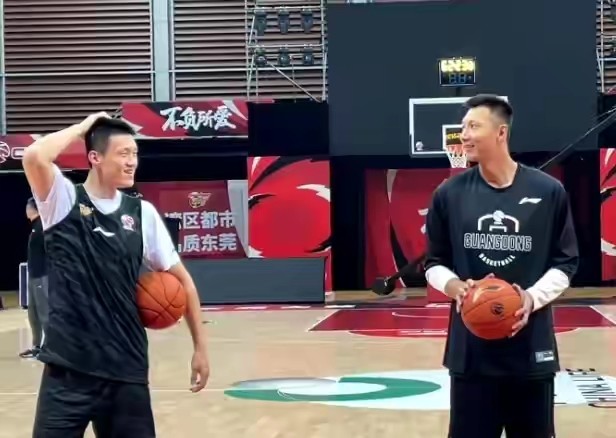 辽宁 CBA最新消息，易建联回来了，已经在参加队内训练了