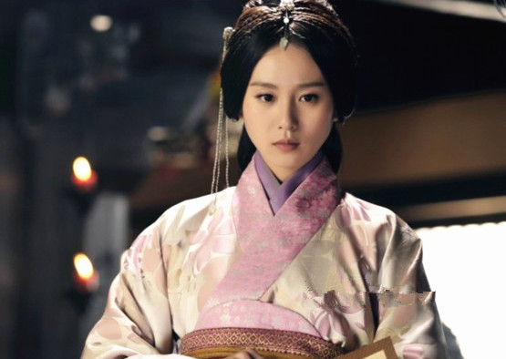 一代绝色才女,拒绝了曹操的提亲,后被俘匈奴12年,曹操重金赎回