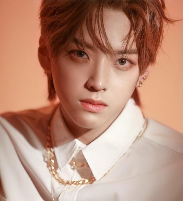 张俊浩(暂译),韩国人,20岁,艺名go_u,自认还是社交达人,是yg新男团