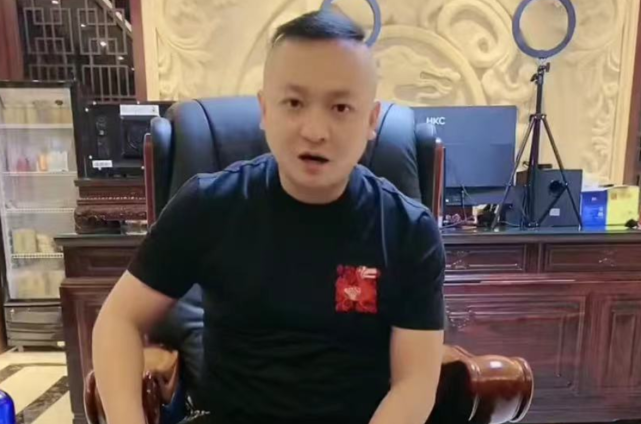 网红二子爷人设崩塌账号被平台封禁淡定发文表示云淡风轻