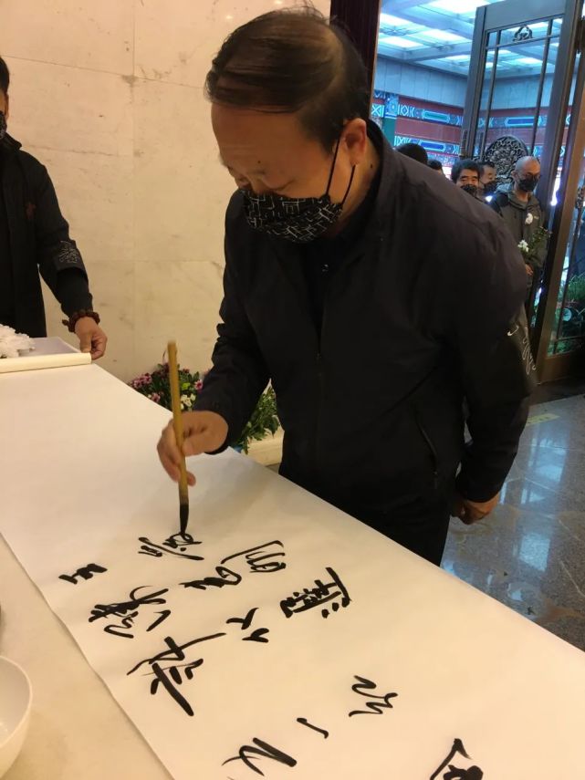 书画家王爱军出席恩师李小可先生告别仪式