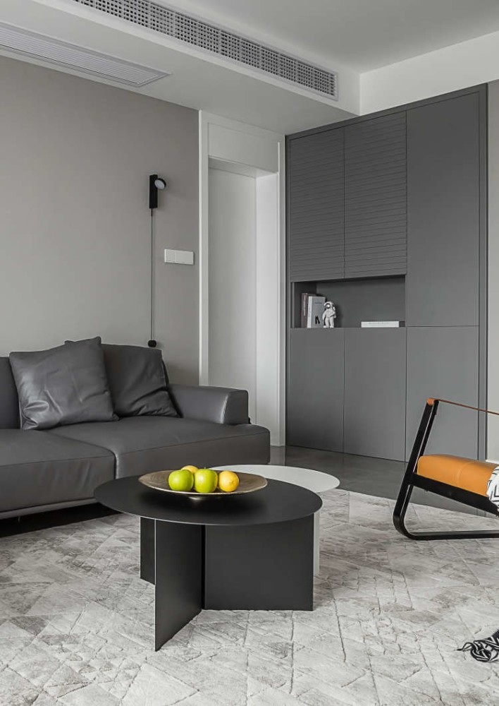 可能在国内很少会见到这种全屋都是高级灰的搭配,没有想到这样的设计