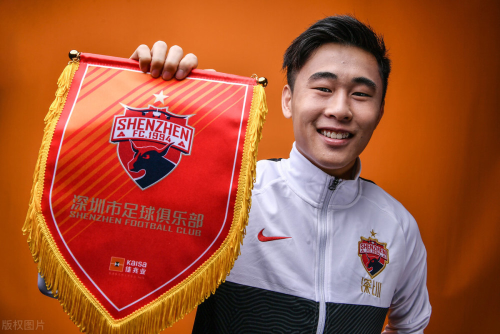 国足 呵呵！中超传出消息：超新星戴伟浚被教练轻视，国足未来遭到打击