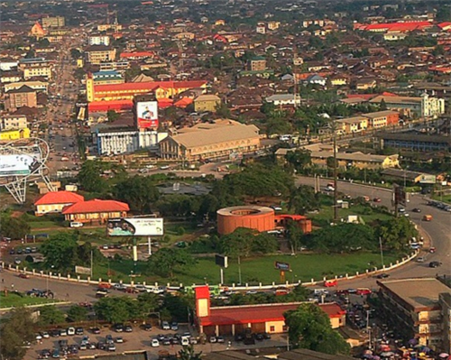 打开腾讯新闻,查看更多图片 >马修是西非贝宁共和国首都波多诺伏人,靠