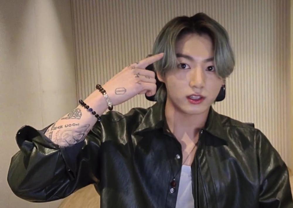 据日媒27日报道,4月以来部分日本粉丝以"bts田柾国,请不要再增加纹身!