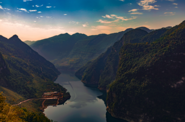 巴东花天河旅游景区正式开门迎客首日接待游客4000人次 腾讯新闻
