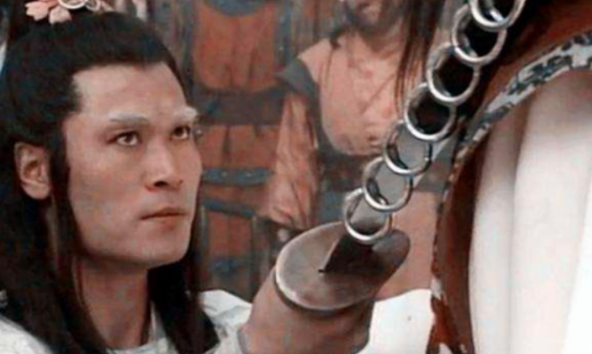 专家:遇到刀上是9个环的,要躲远点