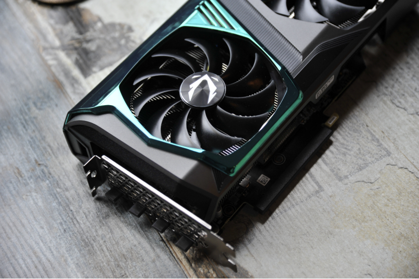 為極致遊戲而生索泰rtx3070ampholo上機實測