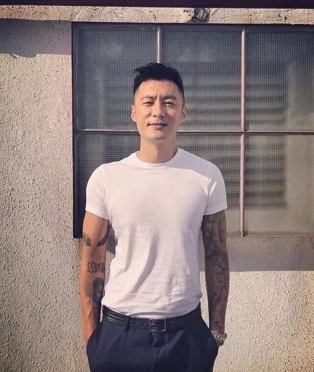 怀孕的女明星也要保持好身材余文乐娇妻即将生产却小腹