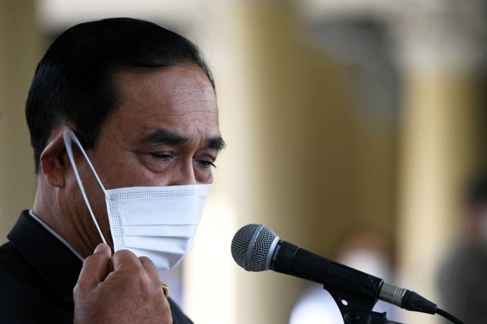 总理巴育开会时摘下口罩,被罚6000泰铢