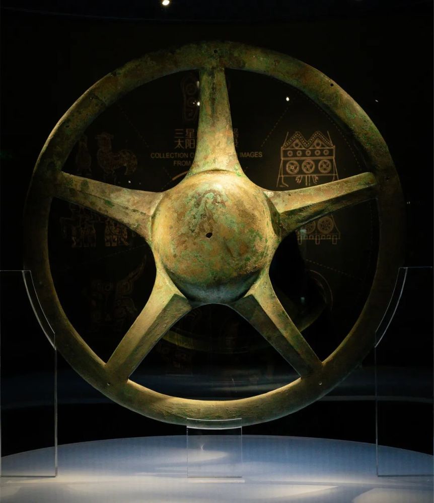 与古埃及法老所持金杖有何联系?三星堆金杖是传说中的人首鸟身像吗?