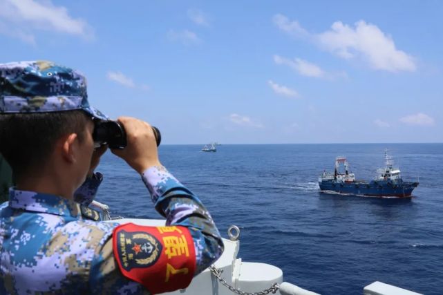 海域执行护航任务的海军第37批护航编队长沙舰,洪湖舰抵达预定海域,与