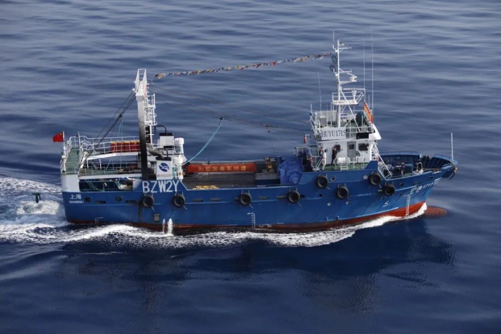 中国渔船你好人民海军第37批护航编队为你护航