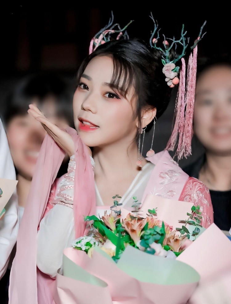 张紫宁离不开美颜滤镜新剧造型遭吐槽还被女二抢去了风头