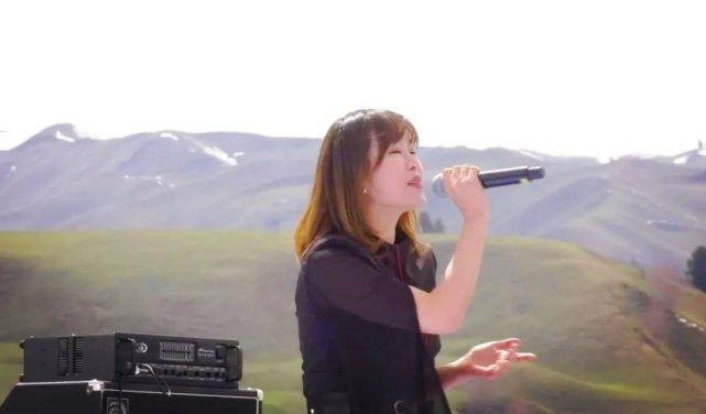 养蜂女》《养蜂女的独白》中在新疆著名女歌手库妮珂演唱的歌曲音乐节