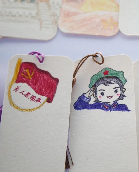 民警自制党史书签学习历史是为了更好走向未来.