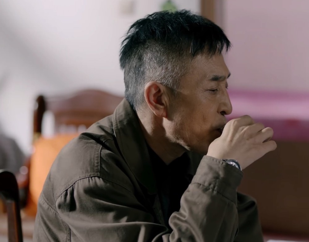 夏拙父母和欧阳俊父亲的这不同一面折射在夏拙和欧阳俊身上,便是每