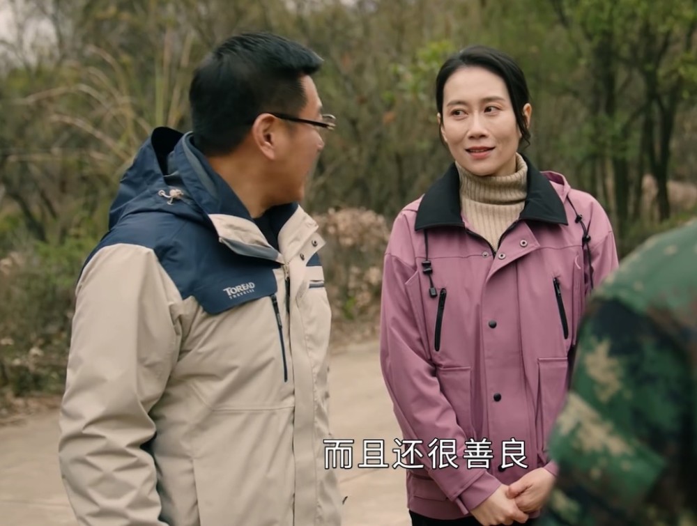 夏拙母亲在车子开出半路又出毛病跑回欧阳俊住处的第一句话仍然是笑