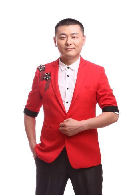 安徽卫视主持人王小川,从未提及过妻子,与女儿长相宛如复刻